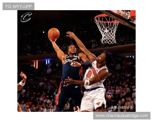 米切尔第三节伤退仅得15分2板2助球迷心痛不已遗憾难忍